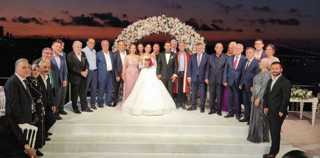Önal ve Taşar Aileleri’nin mutlu günü