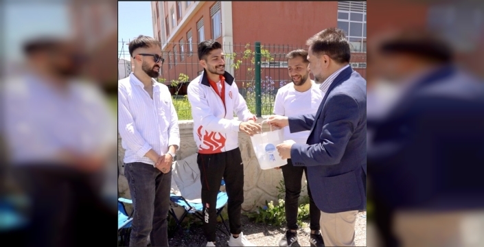 Başkan Uçar, YKS heyecanı yaşayan aileleri yalnız bırakmadı