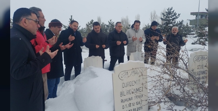 Gazeteci Bilirdönmez, mezarı başında anıldı