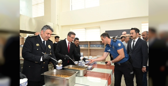 Vali Baruş, Emniyet personeliyle aşure programında bir araya geldi